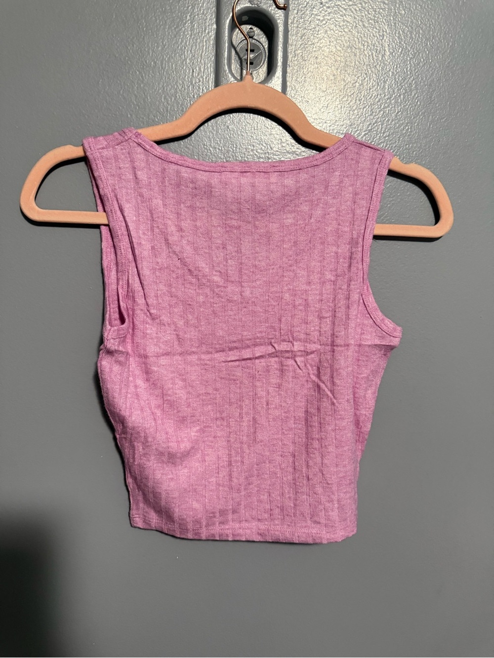 Zenana Bright Mauve Ribbed V-Neck Crop Tank - Picture 3 of 3